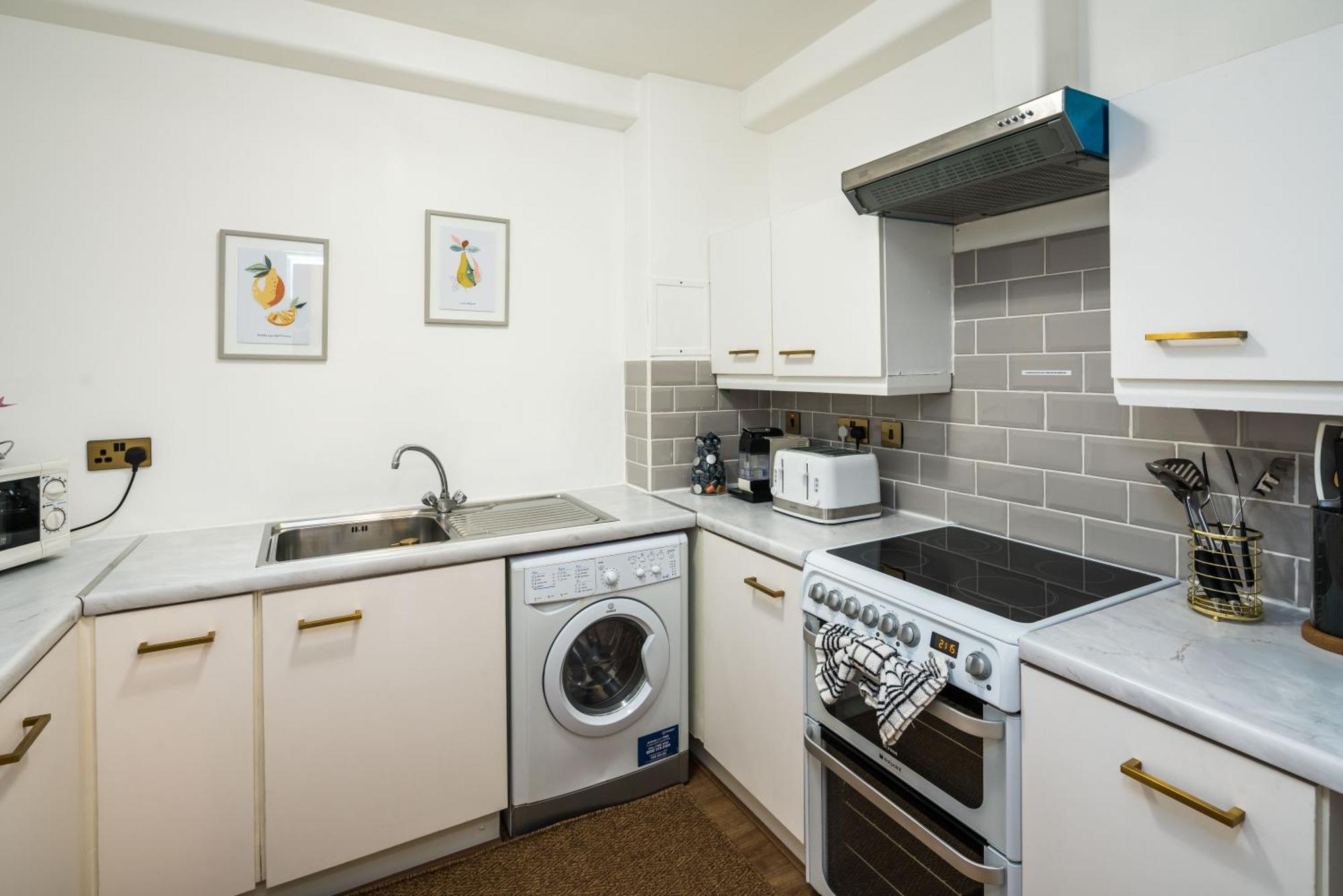 Charming Spacious 2Br Flat Near Station Plus Parking London Ngoại thất bức ảnh