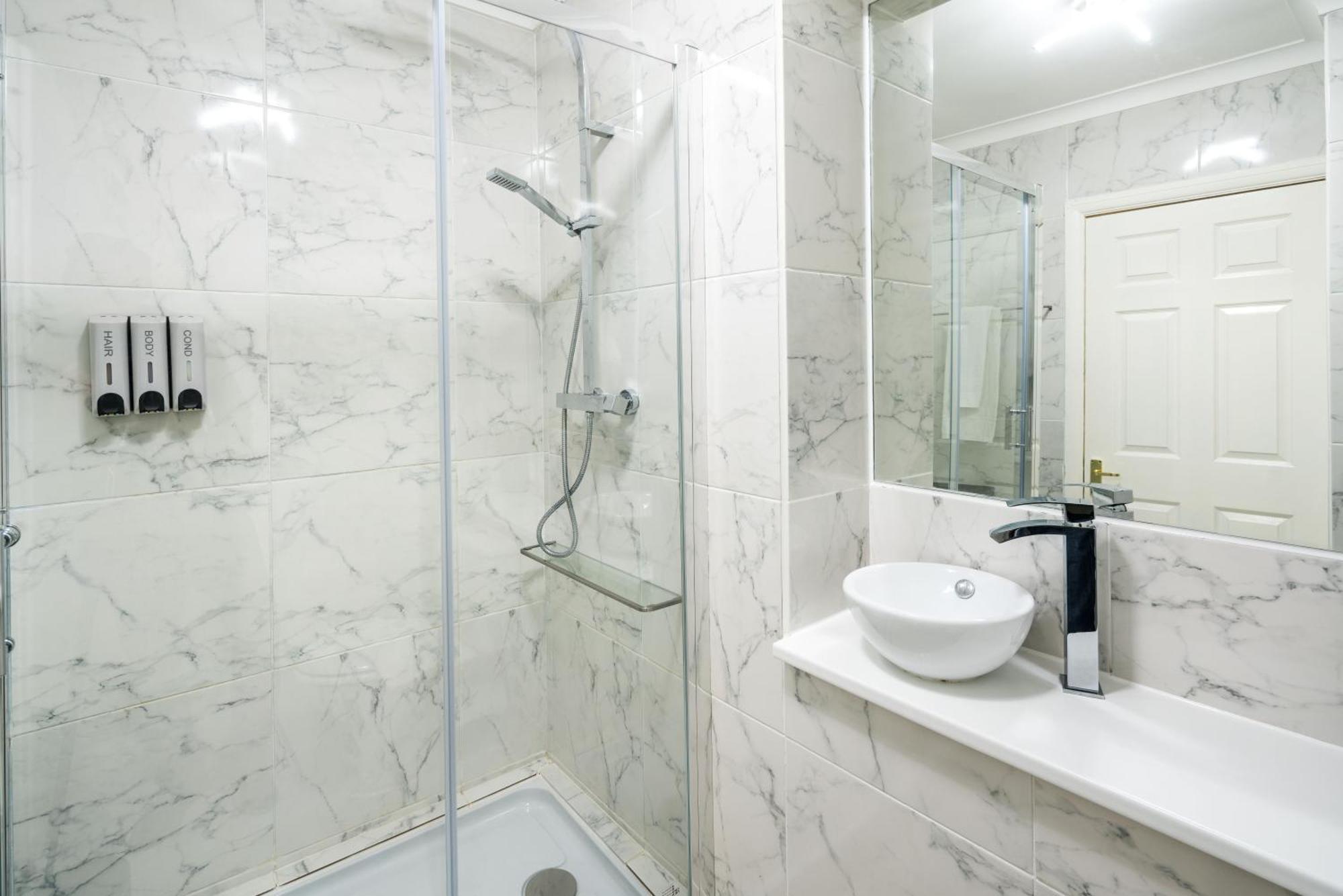 Charming Spacious 2Br Flat Near Station Plus Parking London Ngoại thất bức ảnh