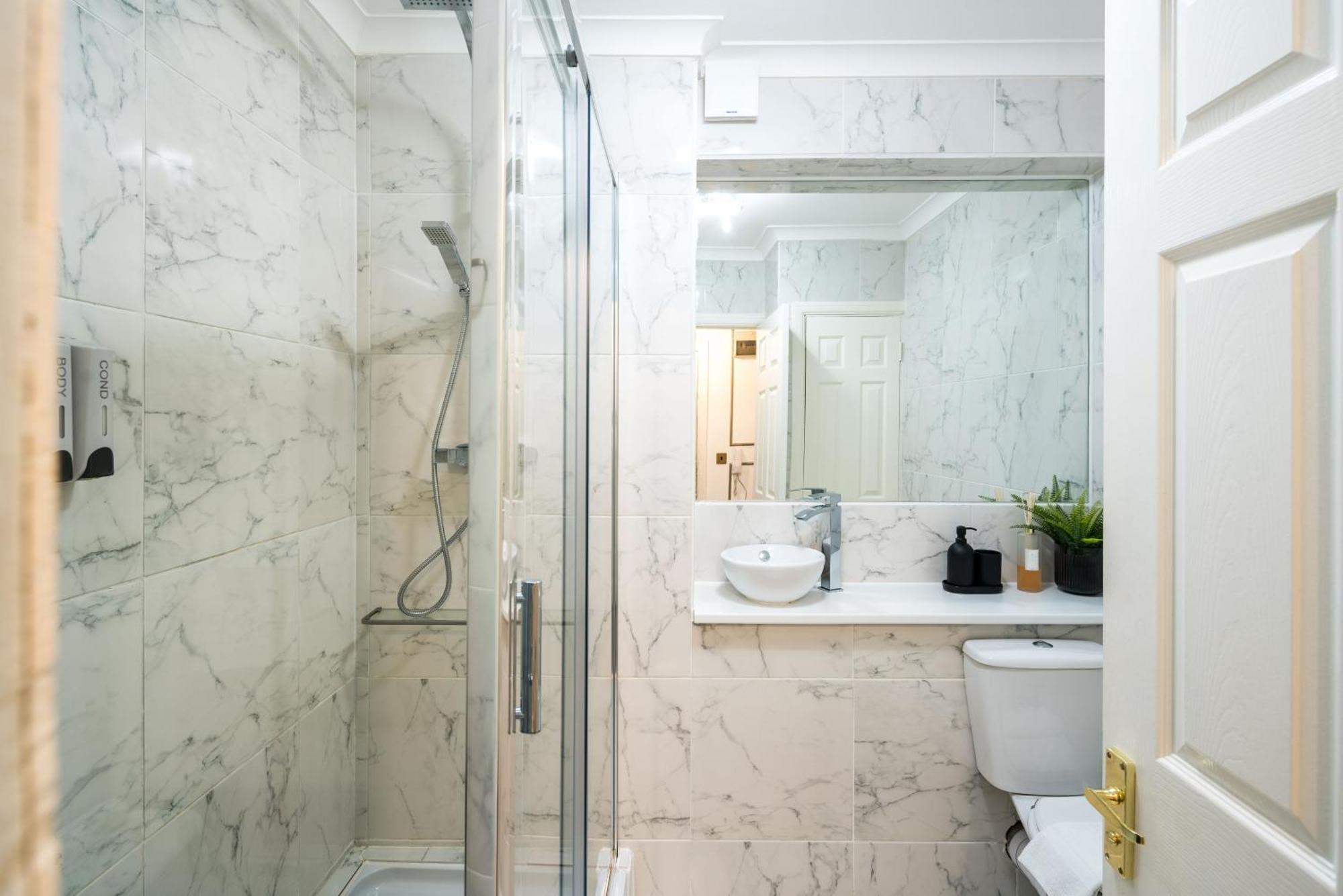 Charming Spacious 2Br Flat Near Station Plus Parking London Ngoại thất bức ảnh